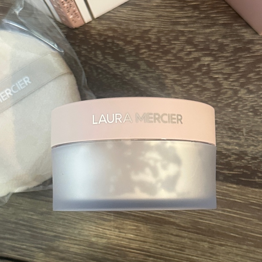 Laura Mercier Divinely Flawless Translucent Loose Setting Powder and Puff